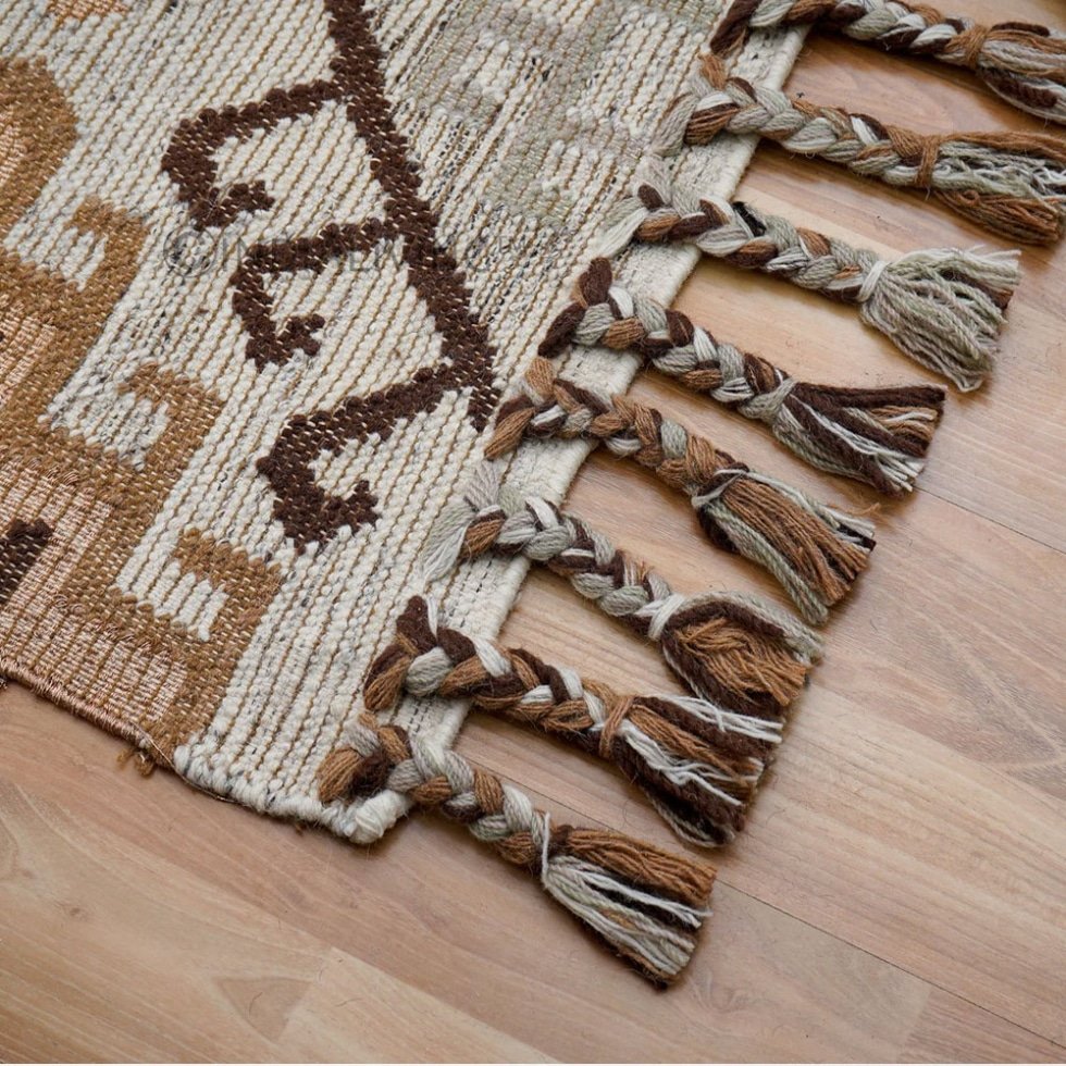 Alfombra kilim beige antigua de estilo vintage