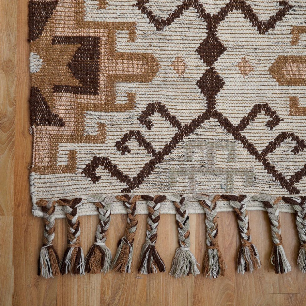 Alfombra kilim beige antigua de estilo vintage