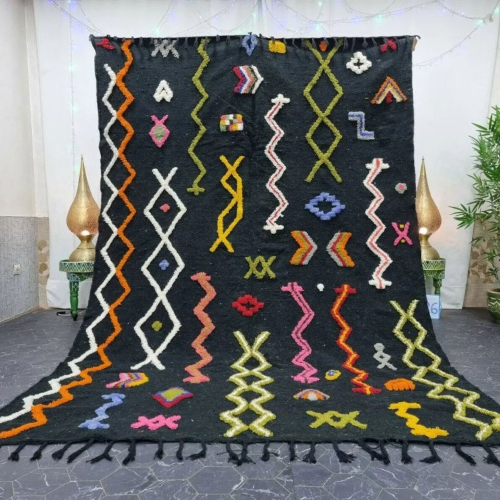 Alfombra kilim bereber tribal negra