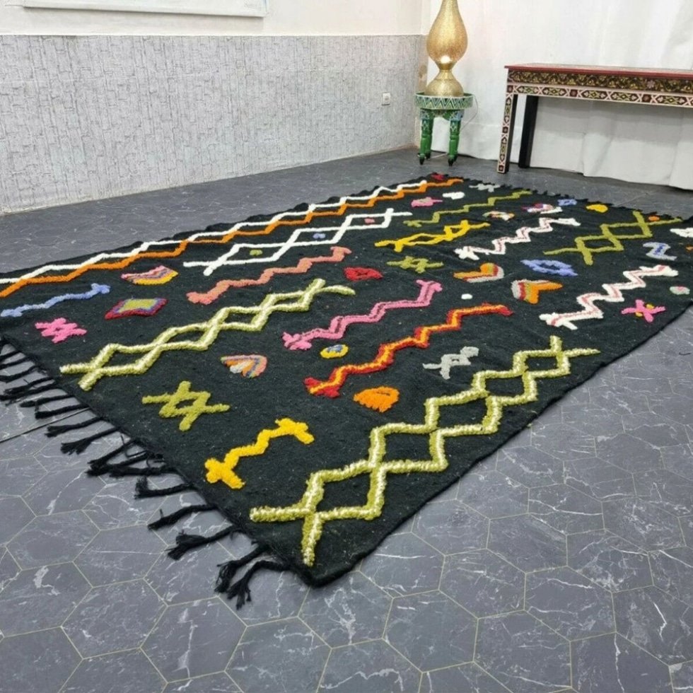 Alfombra kilim bereber tribal negra