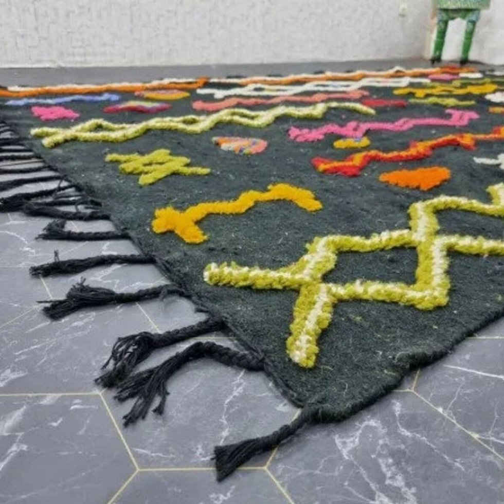 Alfombra kilim bereber tribal negra