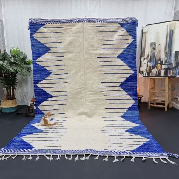 Alfombra bereber kilim azul y blanca