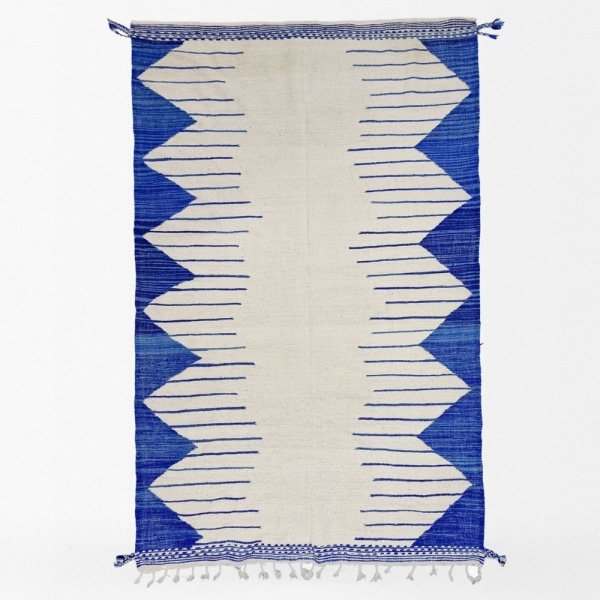 Alfombra bereber kilim azul y blanca