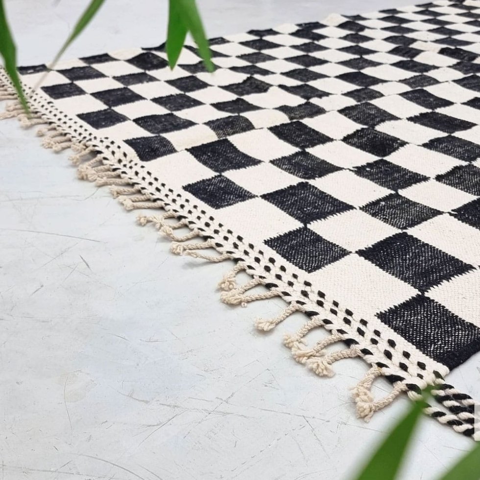 Tapiz de tela marroquí con carrete negro y blanco