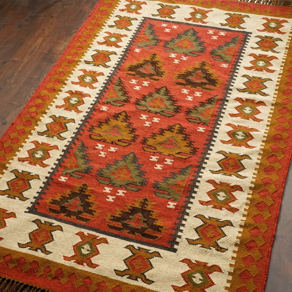 Alfombra kilim india de inspiración navideña