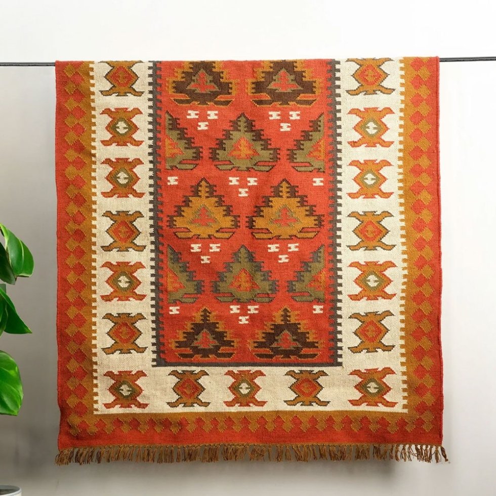 Alfombra kilim india de inspiración navideña