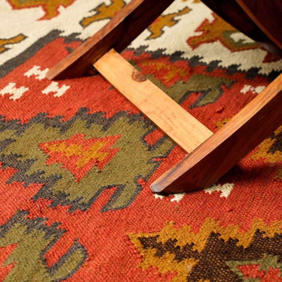 Alfombra kilim india de inspiración navideña