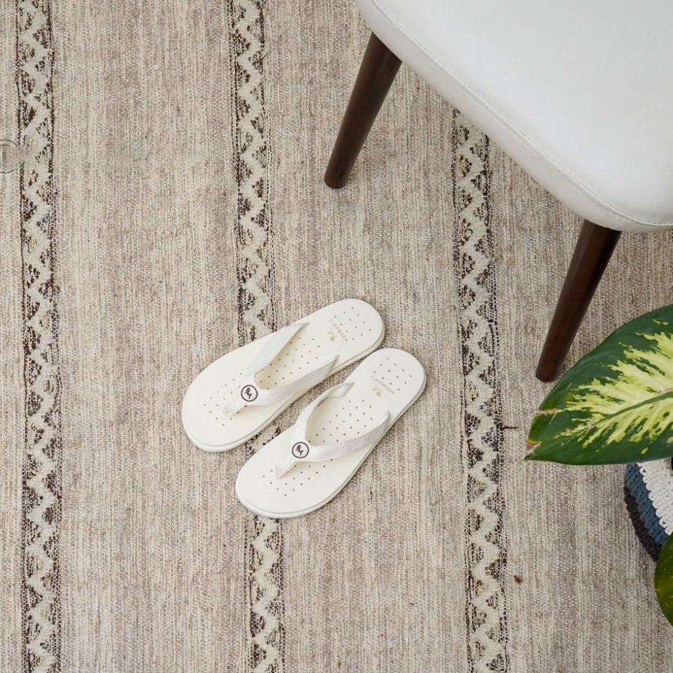 Kilim indio gris moderno geométrico