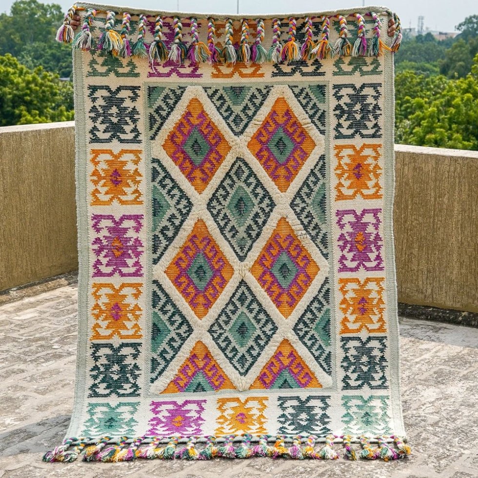 Alfombra kilim tradicional verde y amarilla