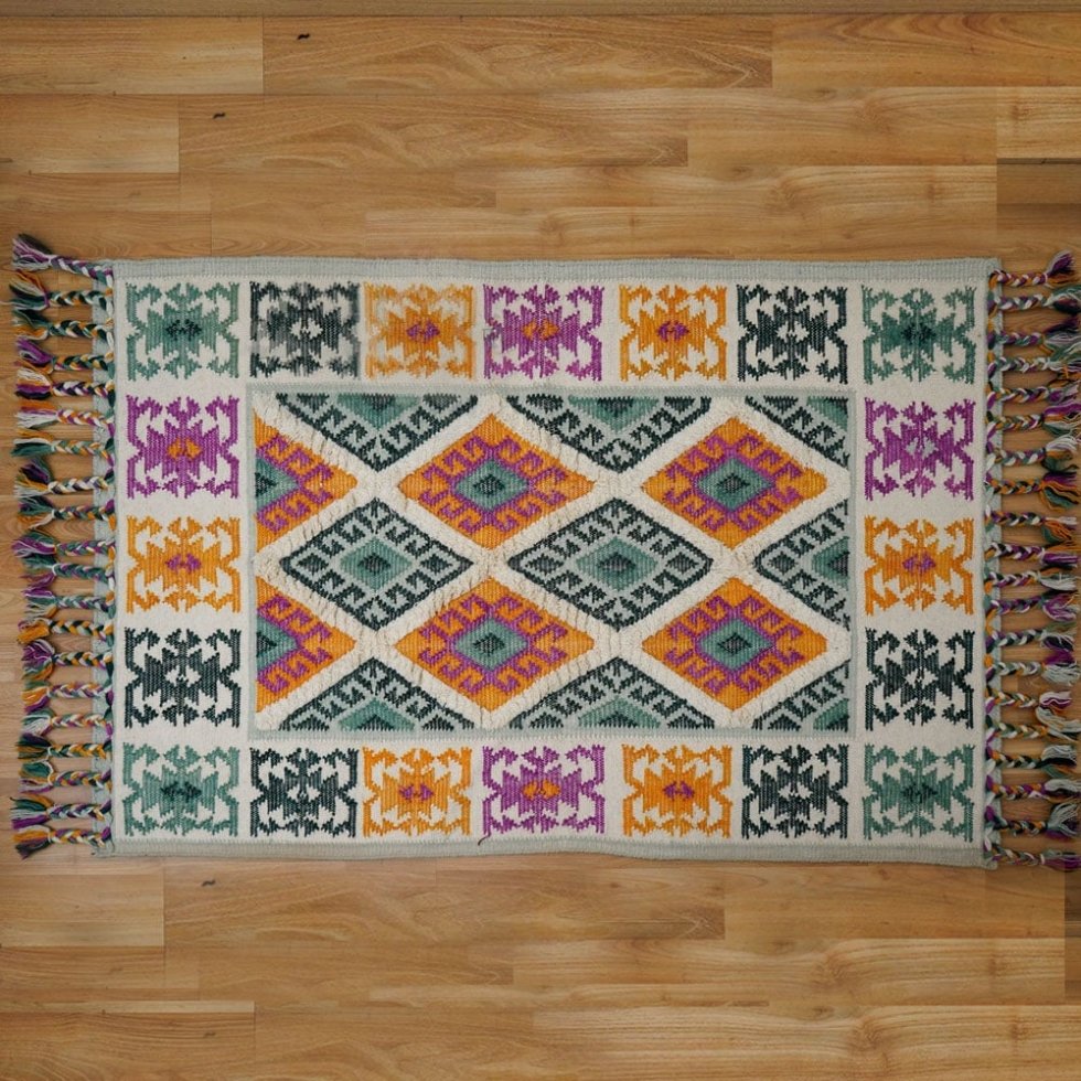 Alfombra kilim tradicional verde y amarilla