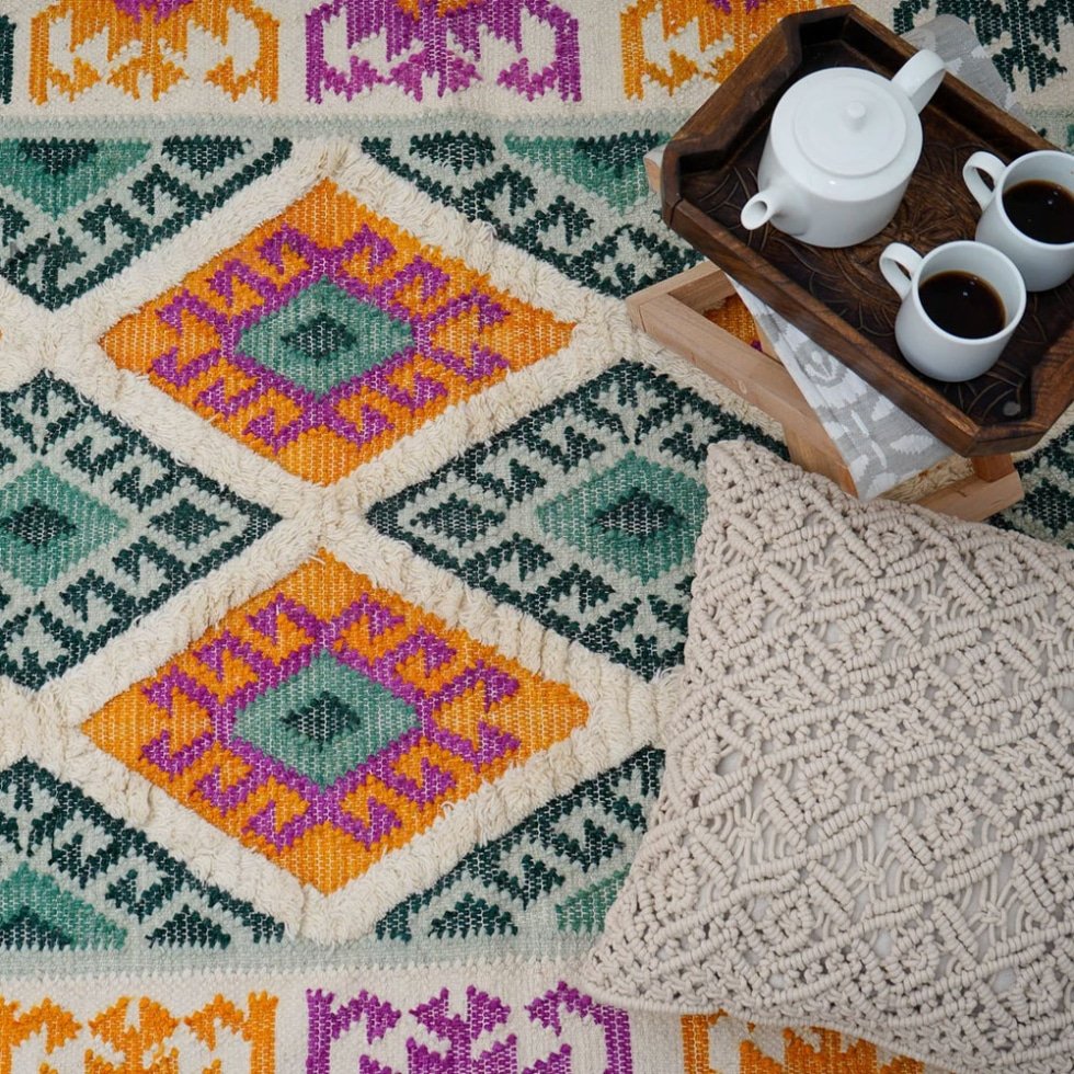 Alfombra kilim tradicional verde y amarilla