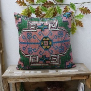 Almohada kilim verde