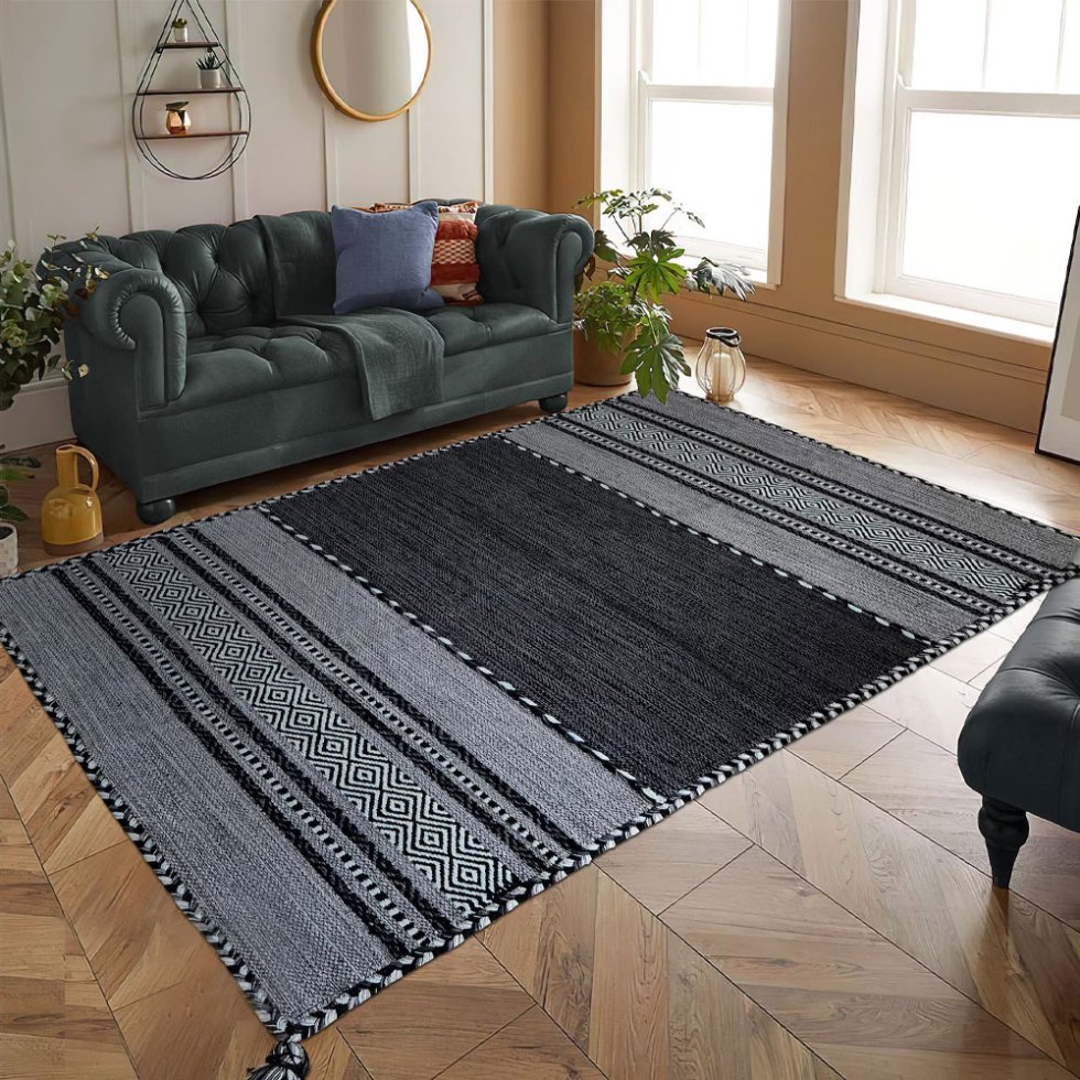 Alfombra kilim moderna negra hecha a mano