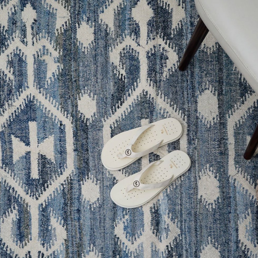 Alfombra kilim azul de diseño clásico hecha a mano