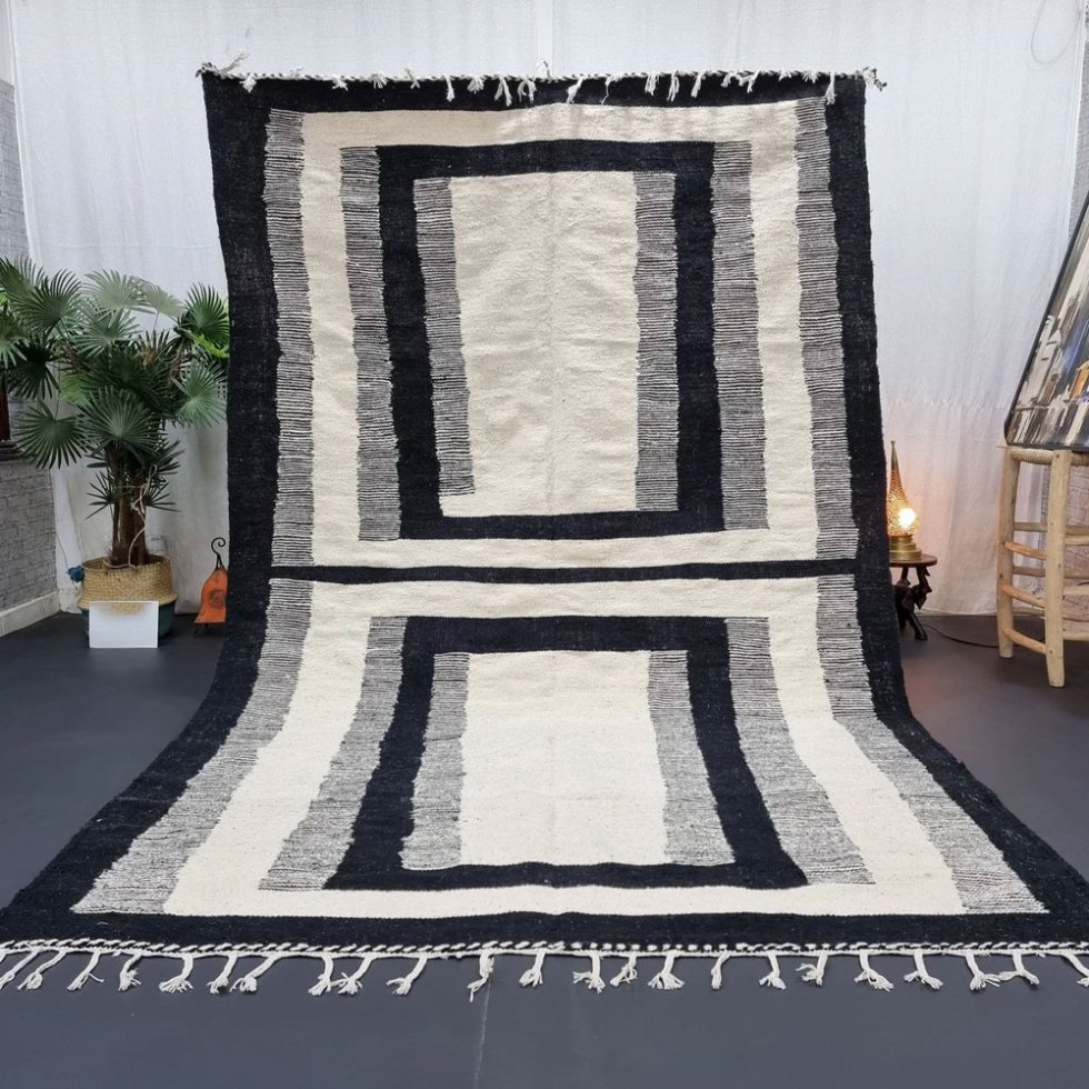 Alfombra kilim natural en blanco y negro
