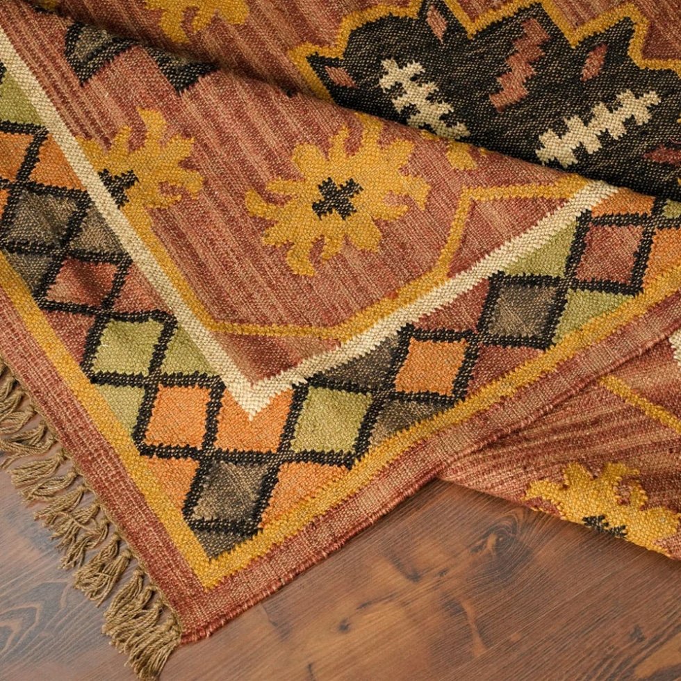 Alfombra kilim roja desteñida de estilo navajo