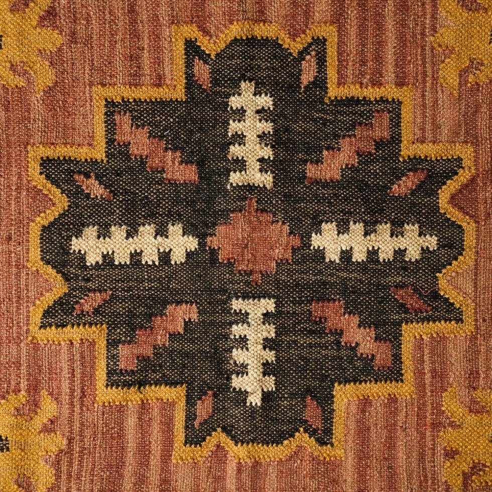 Alfombra kilim roja desteñida de estilo navajo