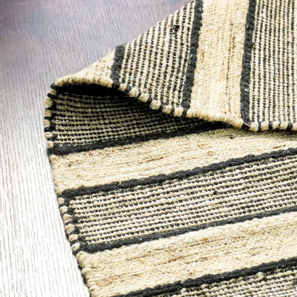 Alfombra kilim a rayas de estilo escandinavo