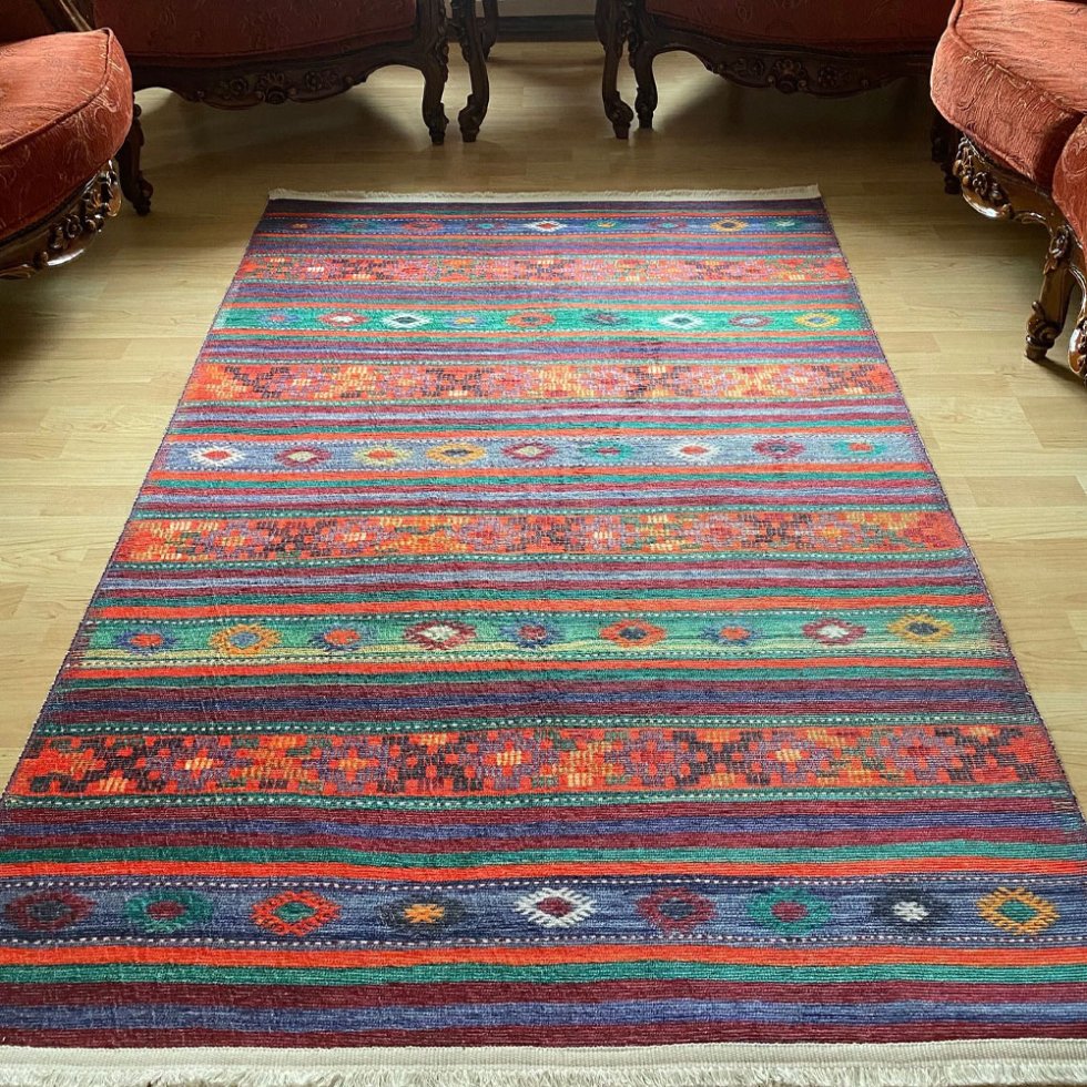 Alfombra estampada estilo afgano a rayas
