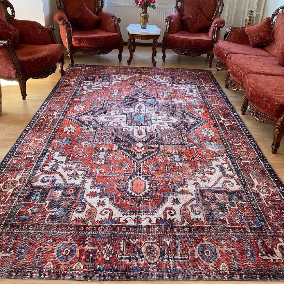 Alfombra vintage roja y azul de estilo oriental