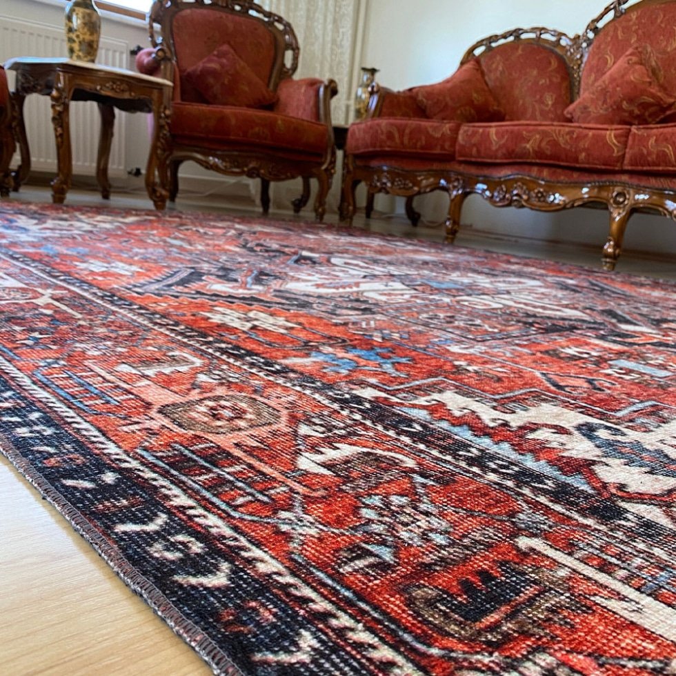 Alfombra vintage roja y azul de estilo oriental