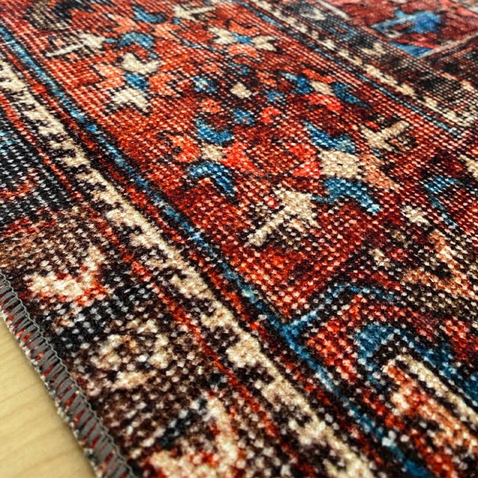 Alfombra vintage roja y azul de estilo oriental