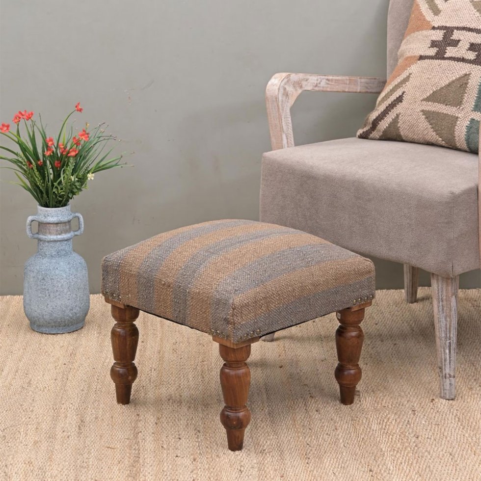 Taburete otomano de rayas kilim gris