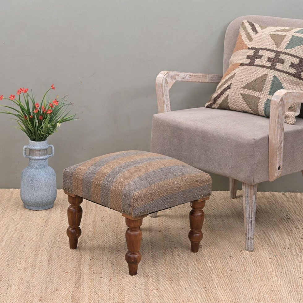 Taburete otomano de rayas kilim gris
