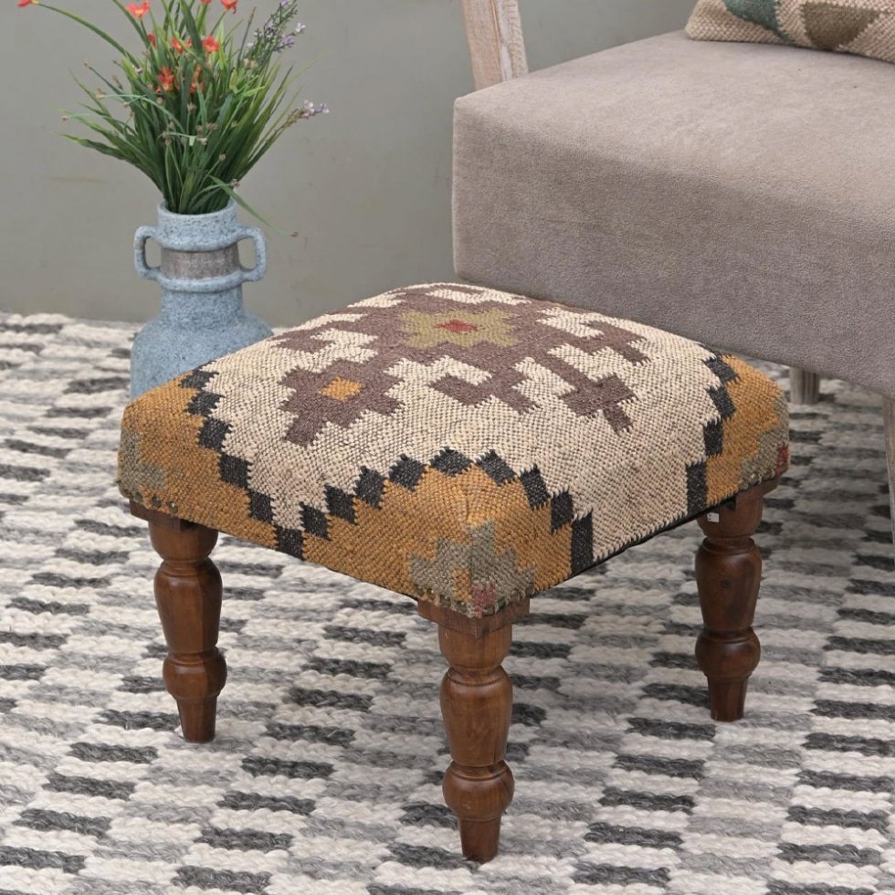 Taburete otomano de kilim cuadrado marfil ornamentado