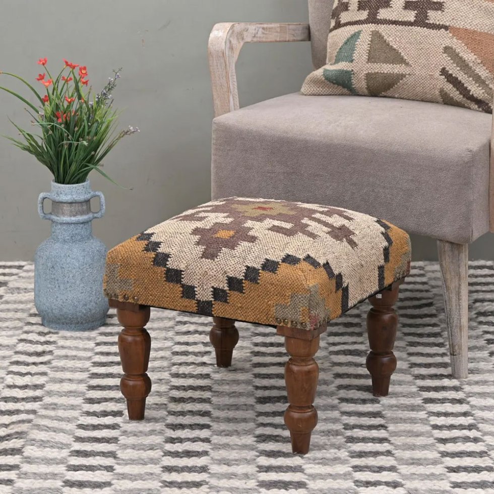 Taburete otomano de kilim cuadrado marfil ornamentado