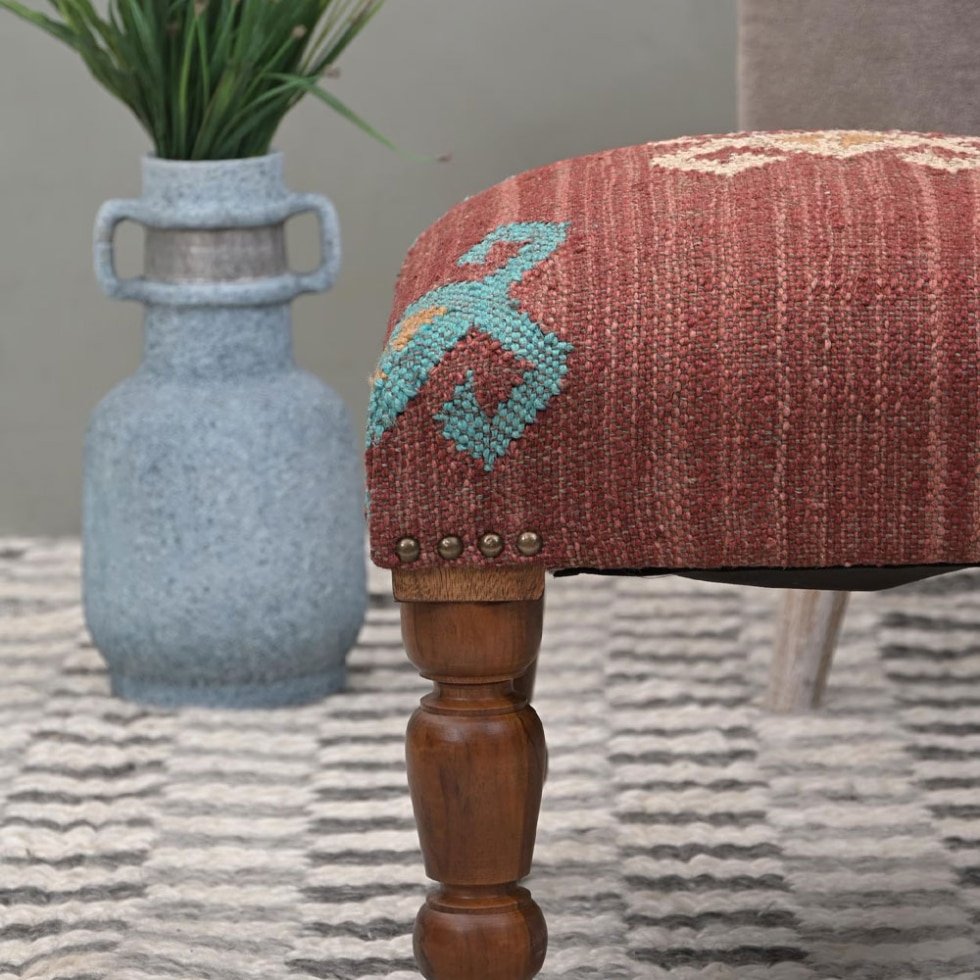 Taburete otomano Navajo de kilim rojo