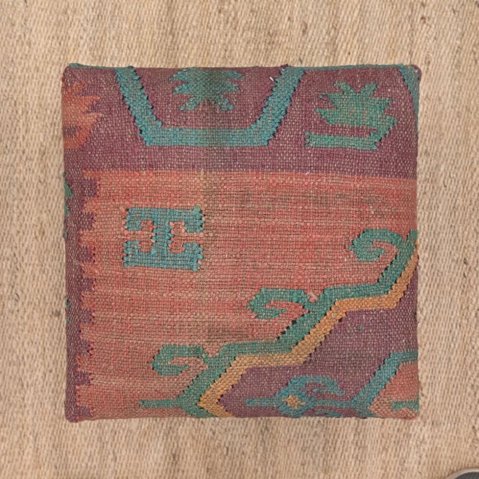 Taburete otomano kilim cuadrado oriental