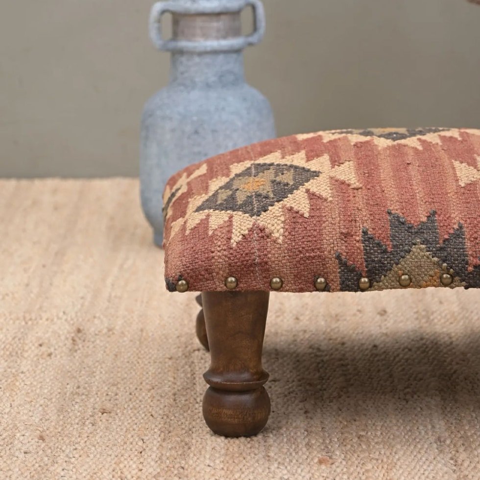 Pequeño taburete otomano kilim óxido