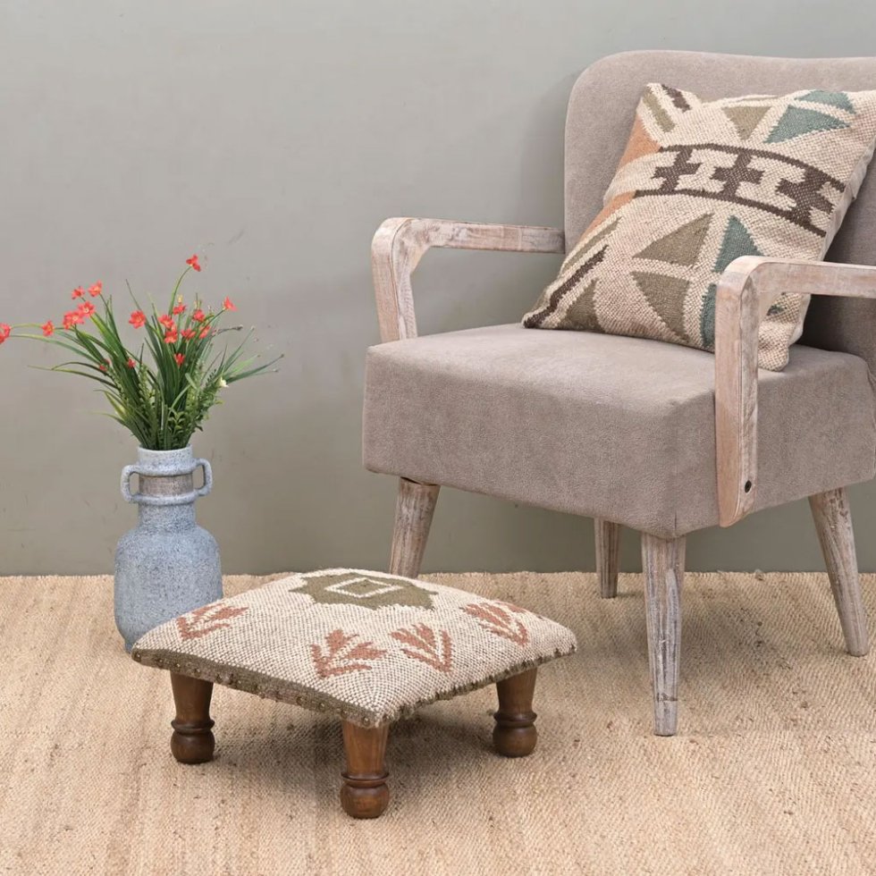 Taburete otomano pequeño kilim cuadrado blanco