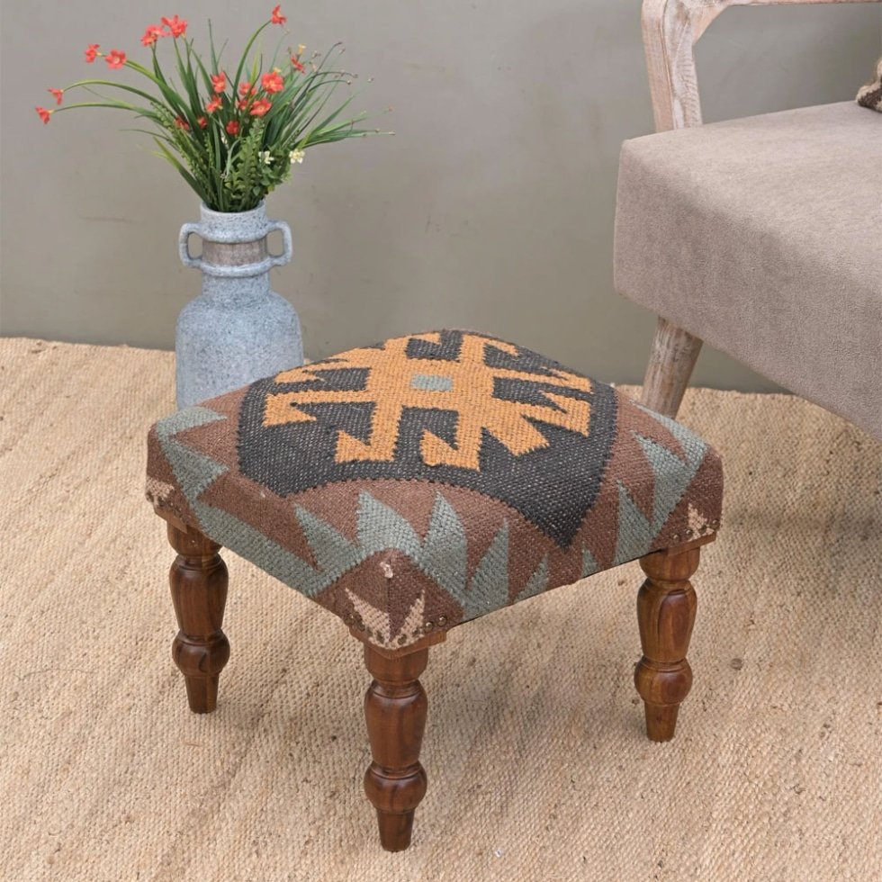 Otomana tapizada de madera maciza kilim
