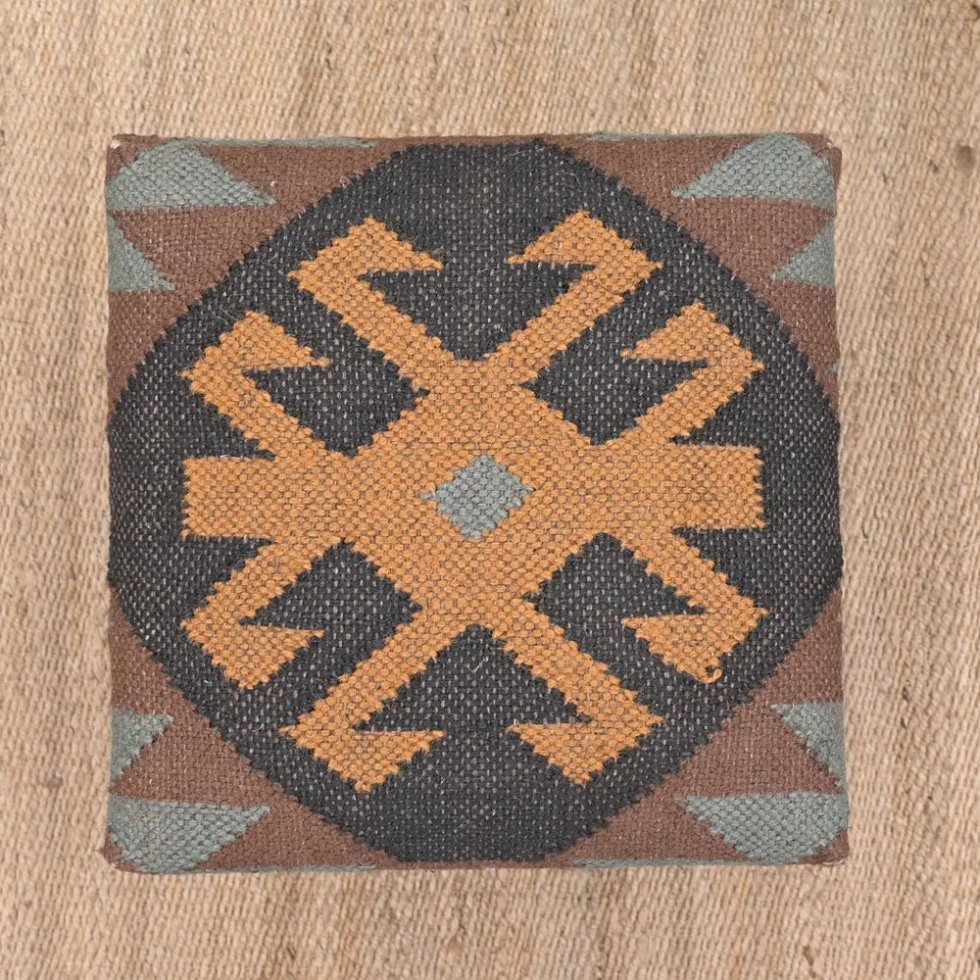 Otomana tapizada de madera maciza kilim