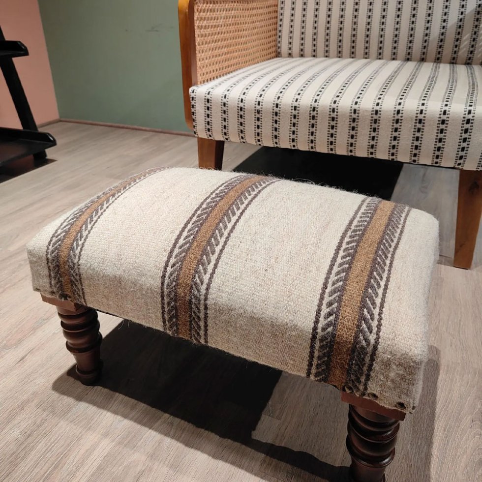 Taburete puf otomano rectangular de lana kilim