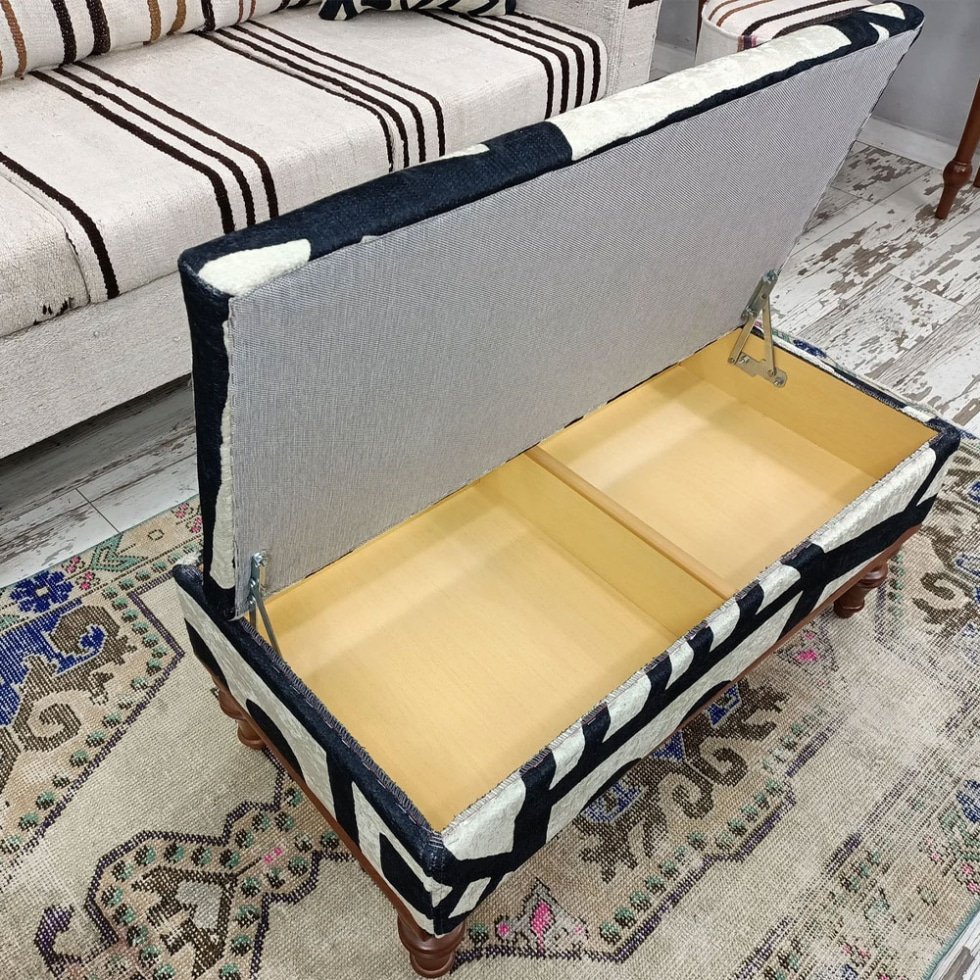Mesa de centro otomana kilim turca en blanco y negro con almacenaje
