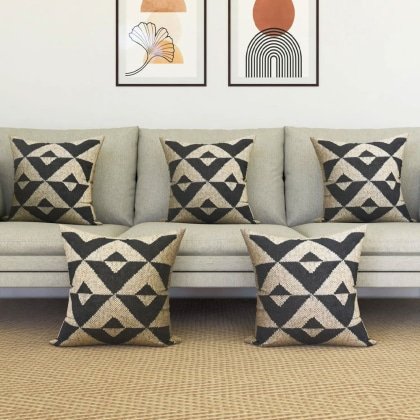 Cojines kilim en blanco y negro