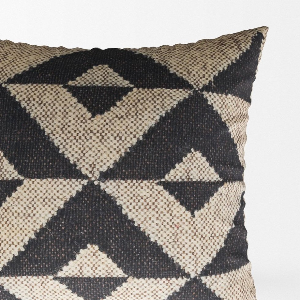 Cojines kilim en blanco y negro