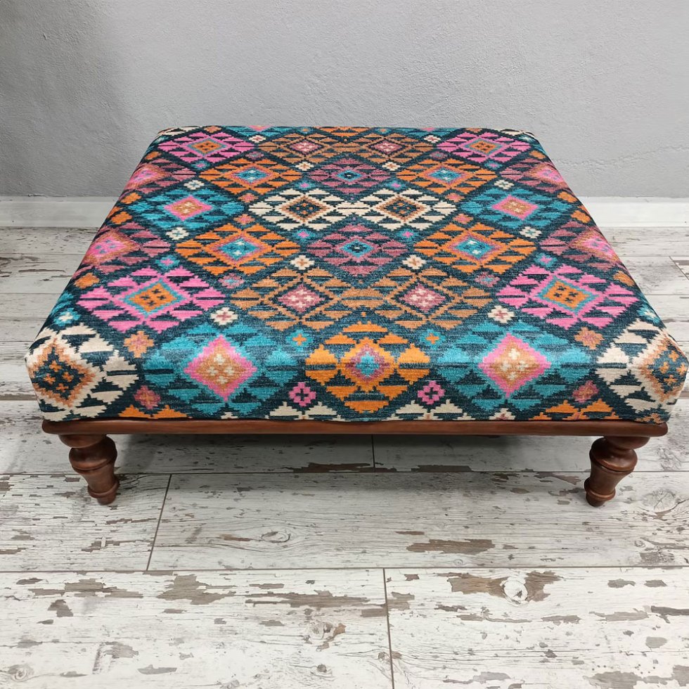 Mesa de centro otomana turca con estampado de rombos