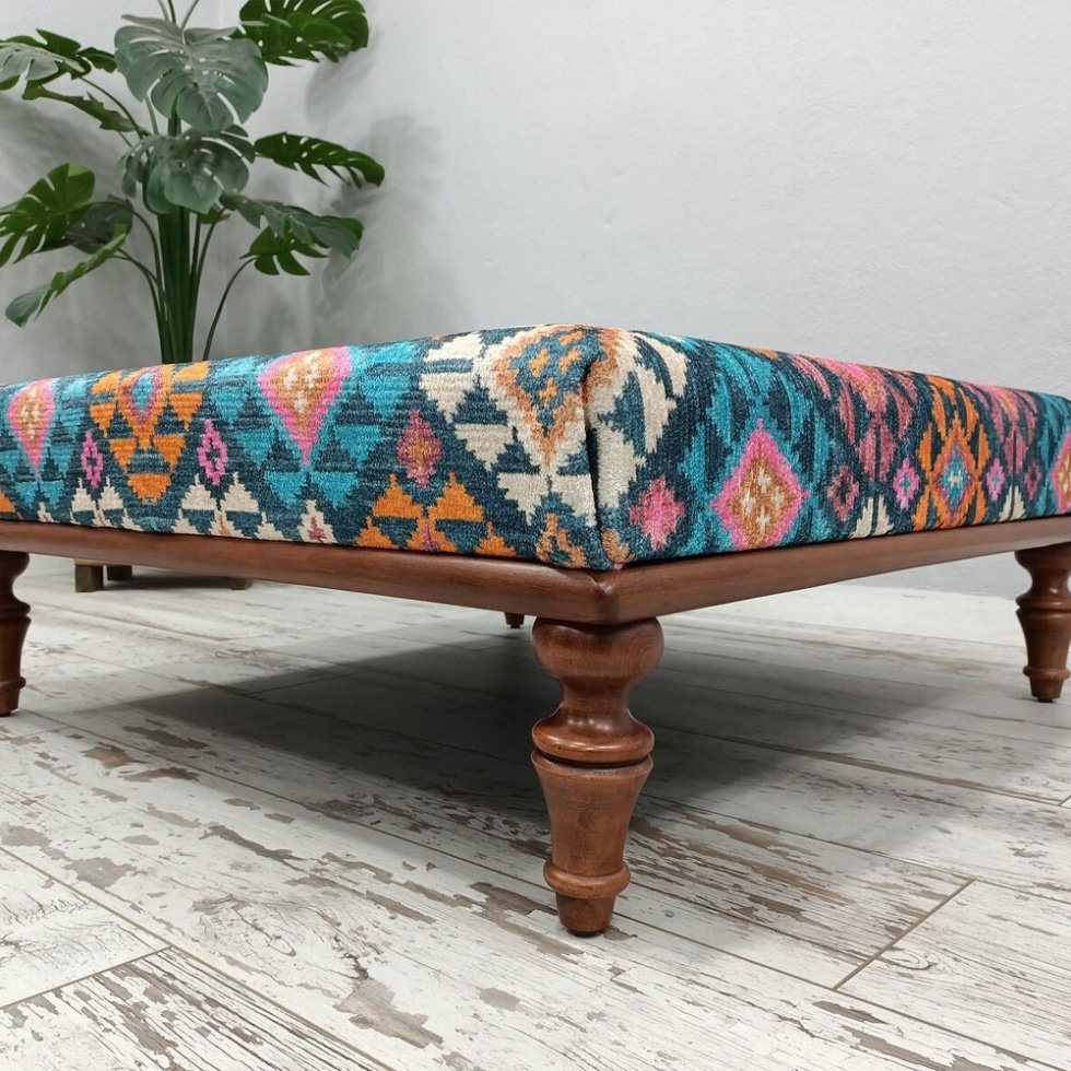 Mesa de centro otomana turca con estampado de rombos
