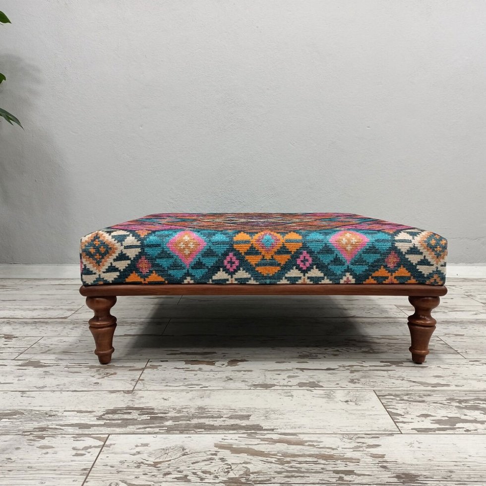 Mesa de centro otomana turca con estampado de rombos