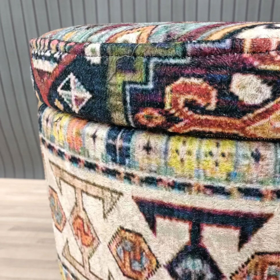 Otomana redonda de kilim turco con almacenaje