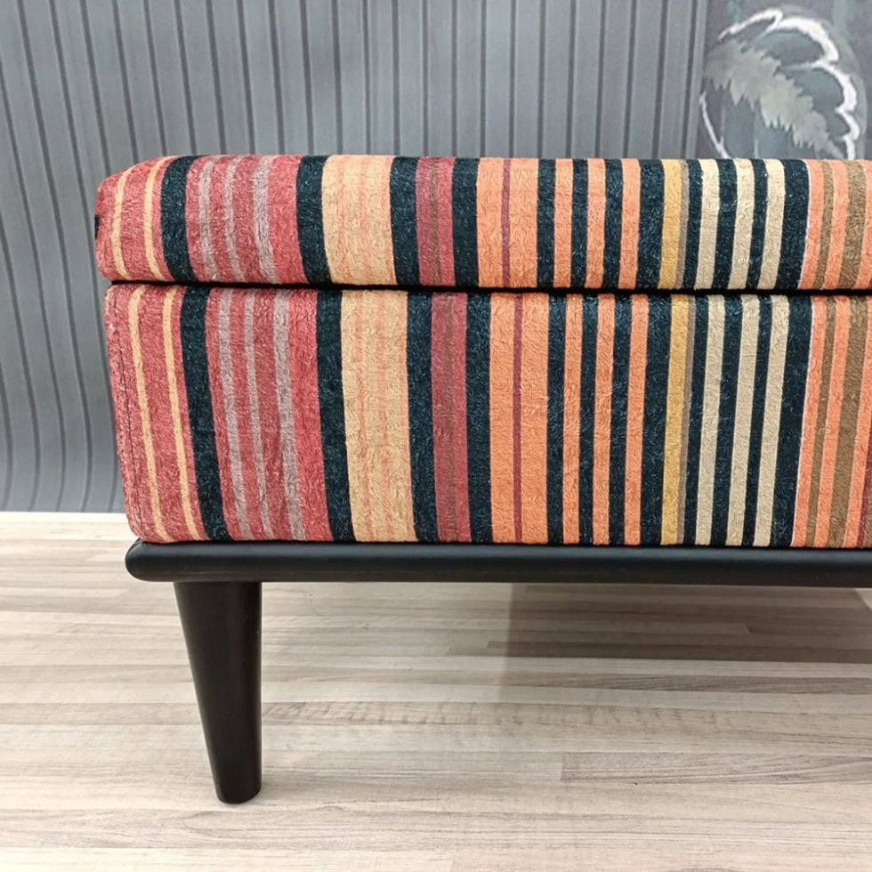 Mesa de centro otomana de kilim turco a rayas con almacenaje