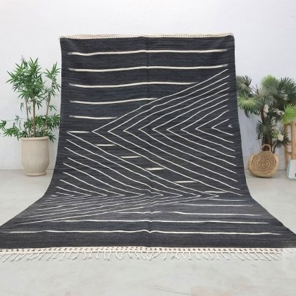 Alfombras kilim negras